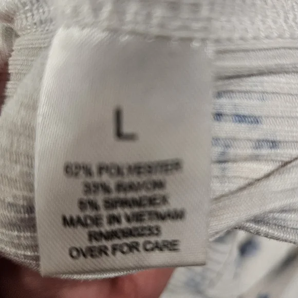 Floral Print Sleeveless Top - Picture 3 of 3